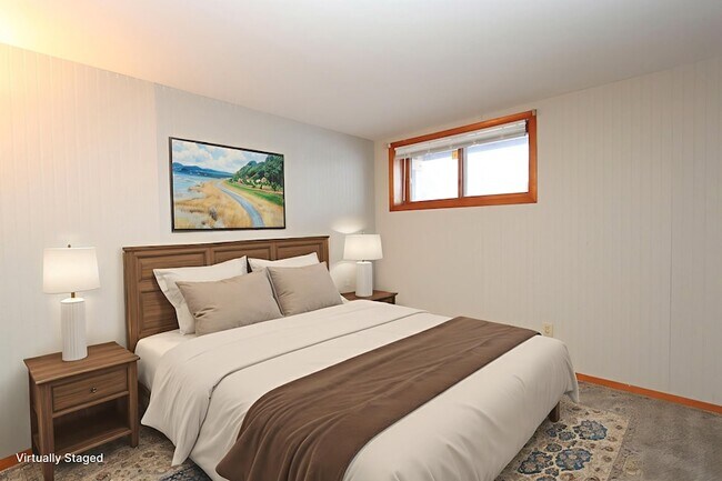 Building Photo - 322 Maple Dr