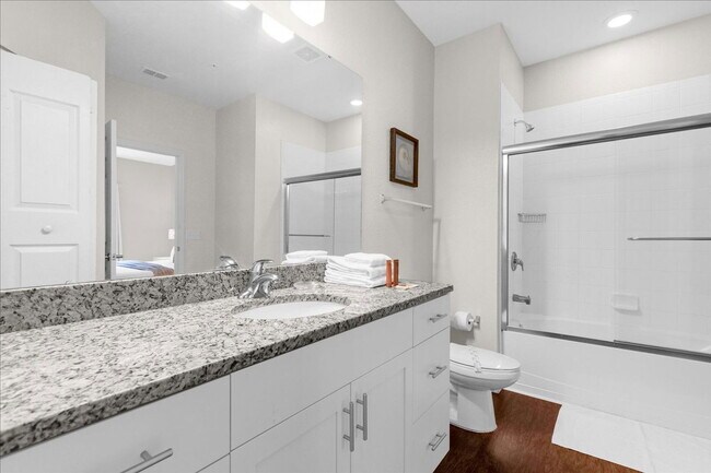 Building Photo - 5350 Diplomat Ct