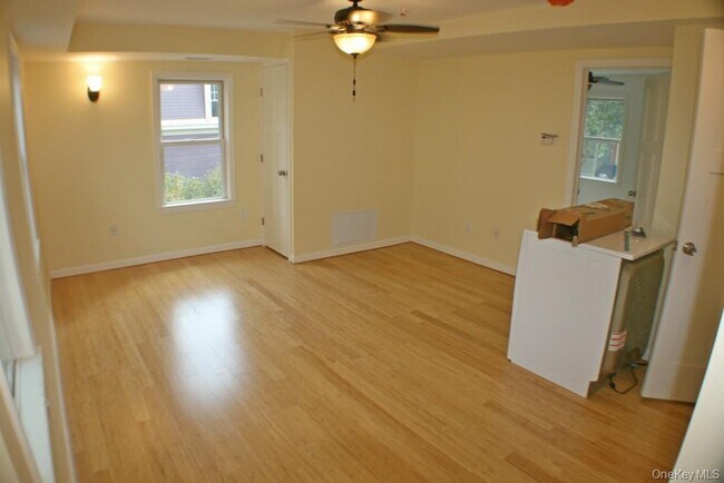 Building Photo - 499 Piermont Ave