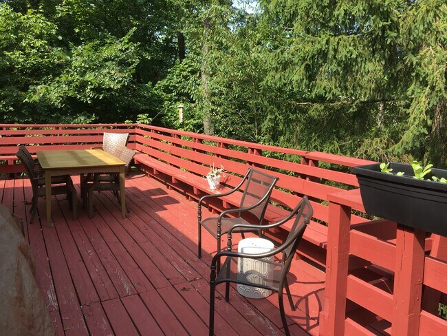 Upper deck - 116 Oakview Dr
