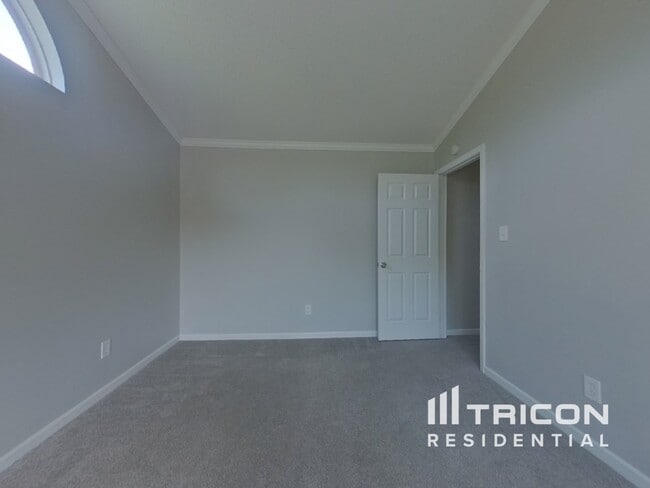 Building Photo - 149 Lantana Dr