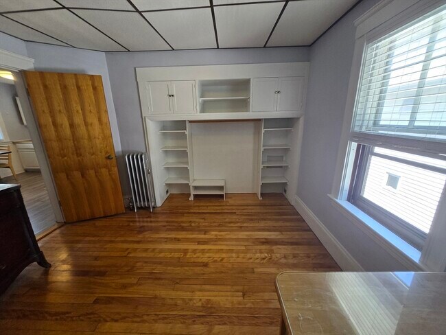 Building Photo - 30 Maple Ave