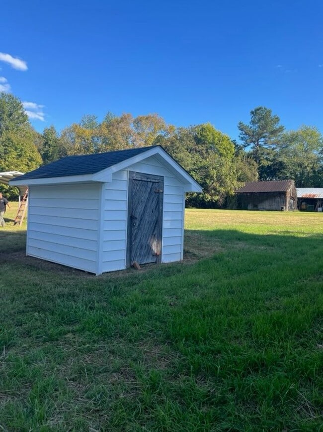 Building Photo - Modern Farmhouse for Rent in Browns Summit NC