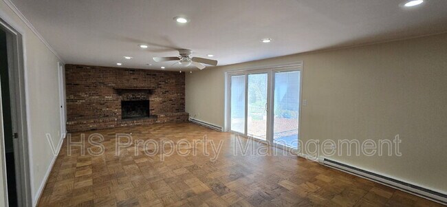 Building Photo - 7297 Moss Ln