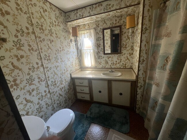 Building Photo - Three Bedroom Rental Home on Acreage! Pets Okay! Available Now!