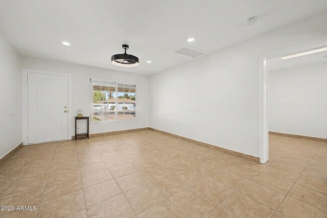 Building Photo - 6138 N 15th Ave