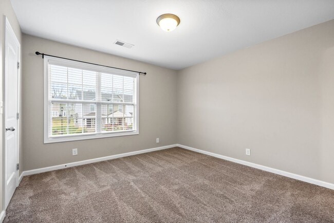 Building Photo - Updated Townhome near Tennova Hospital