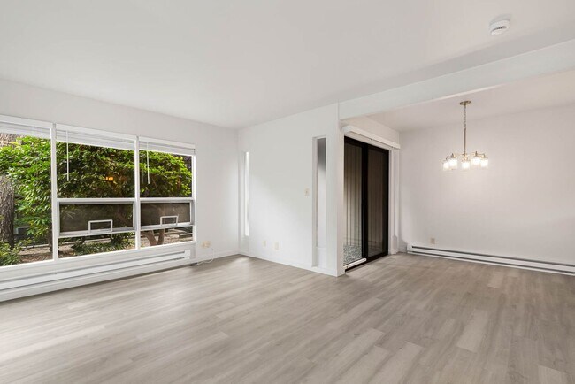 Building Photo - 860 100th Ave NE