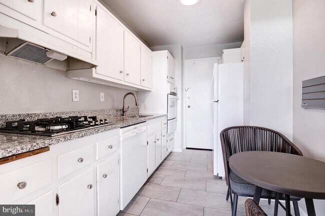 Building Photo - 10500 Rockville Pike