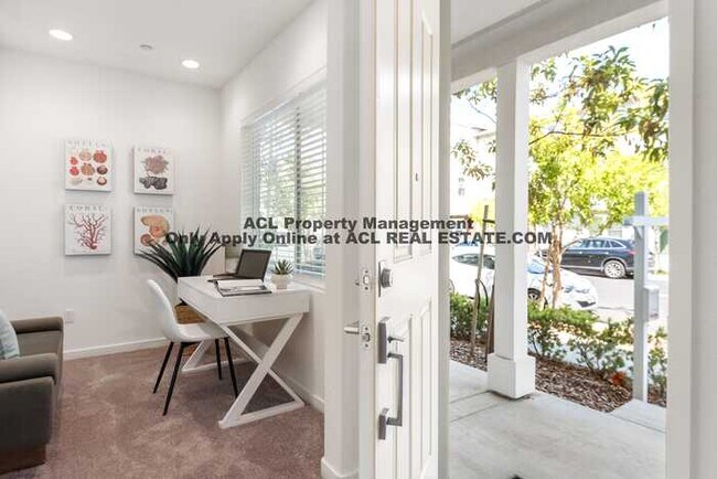Building Photo - Modern 3BR/3BA Home in Bayshores | 1,542 Sq Ft | Prime Location