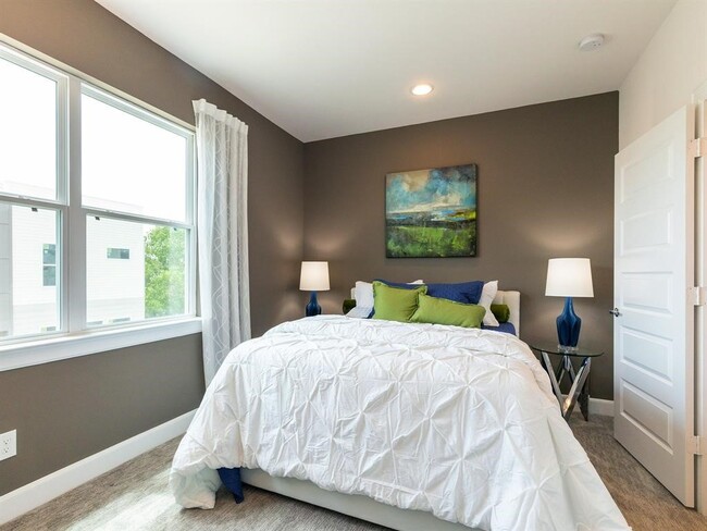 Building Photo - 310 Jensen Dr