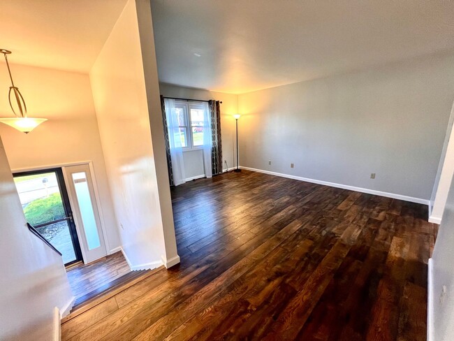 Building Photo - Apple Hill Community - 3 Bedroom 2 Bathroom - Beautiful Home for Rent!