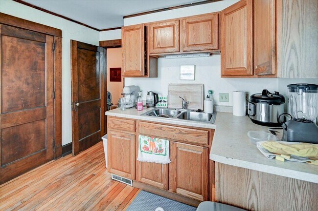 Building Photo - 416 Castle Pl