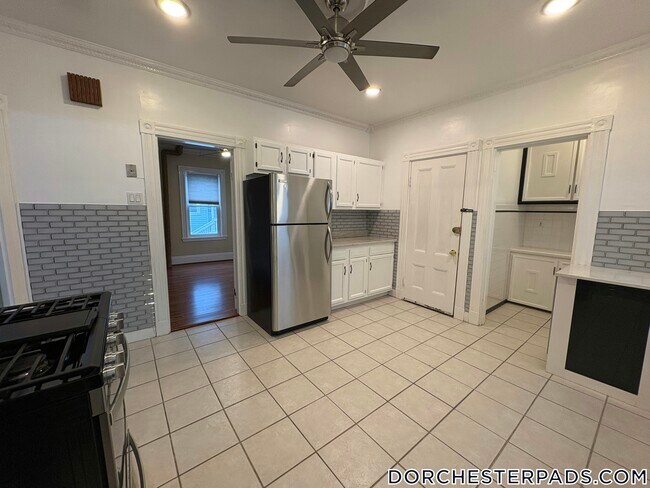 Building Photo - 369 Savin Hill Ave