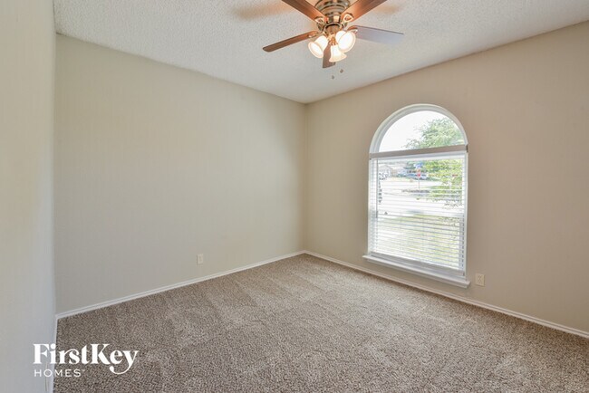 Building Photo - 7621 Clover Ln