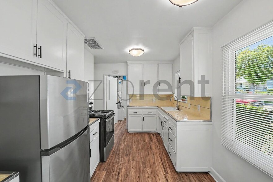 Building Photo - Unit