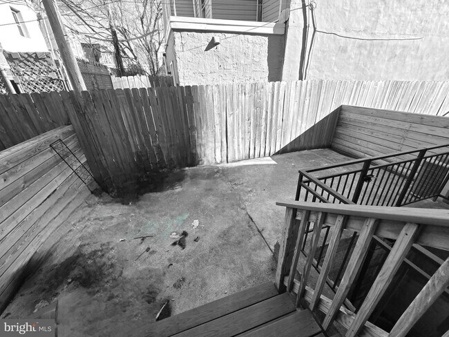 Building Photo - 413 W Berks St