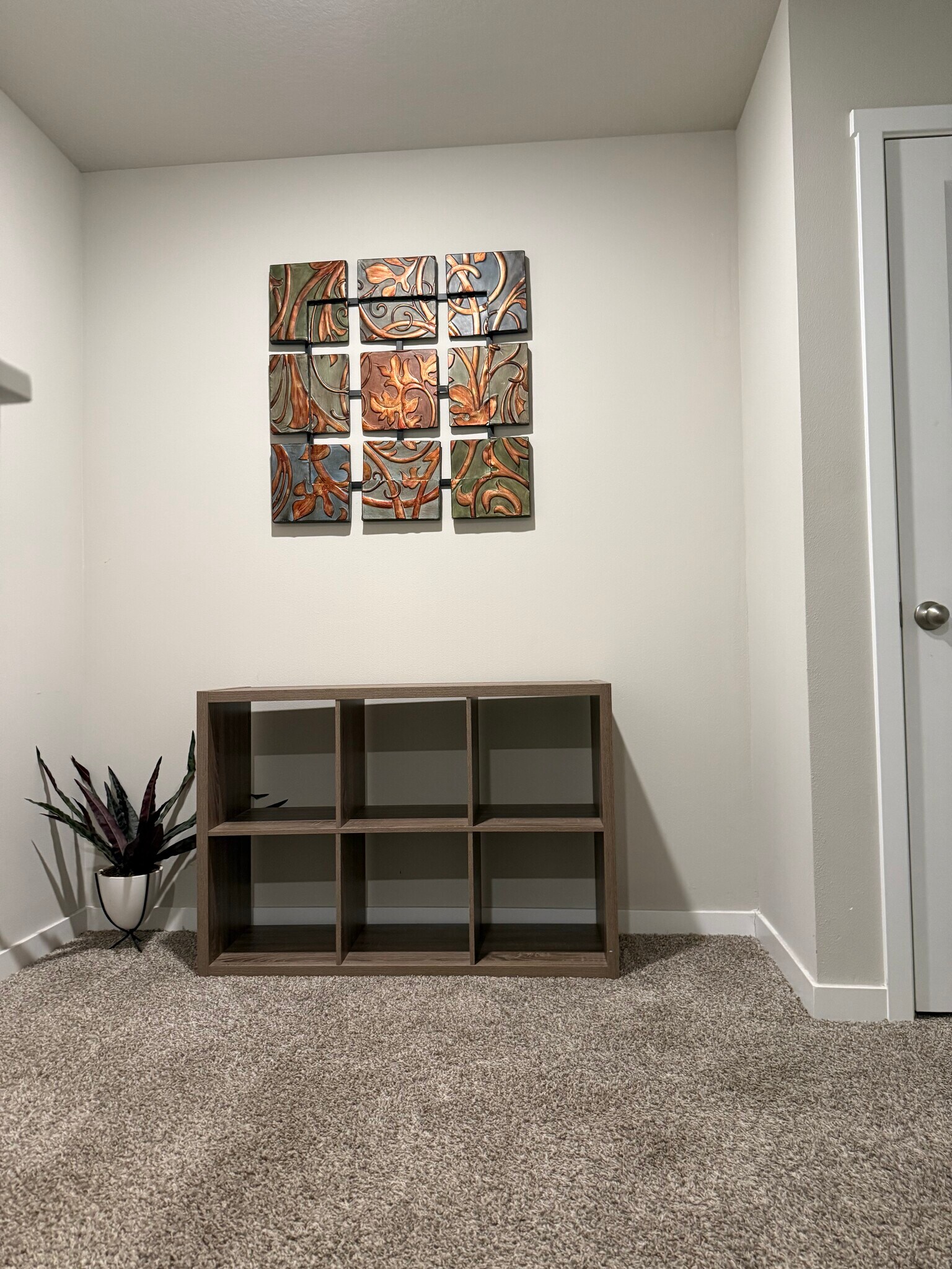 Bookshelf upper floor / 2nd floor - 4521 SE Ember Ln