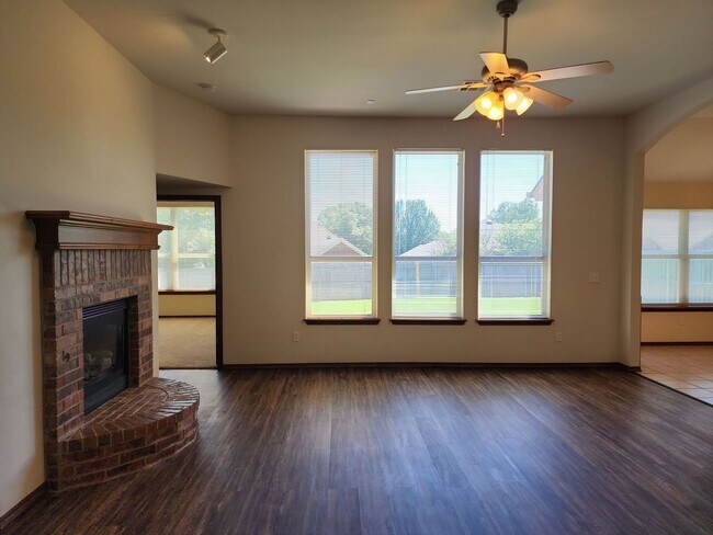 Building Photo - 2416 Arbor Dr