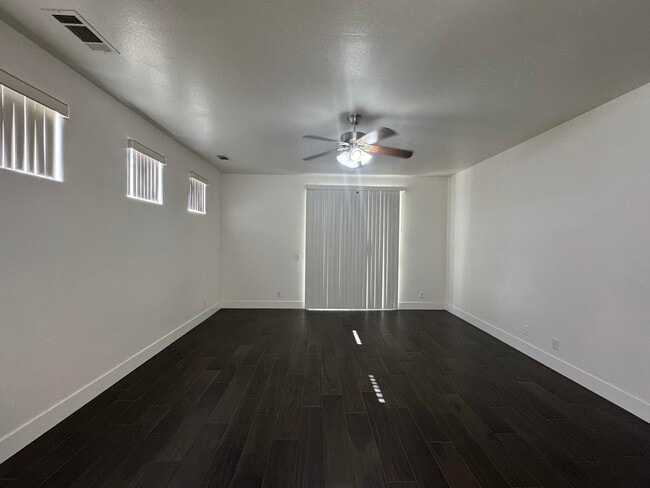 Building Photo - 74081 W Petunia Pl