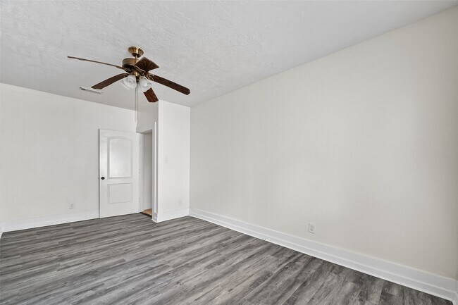 Primary Photo - 1511 Scharpe St