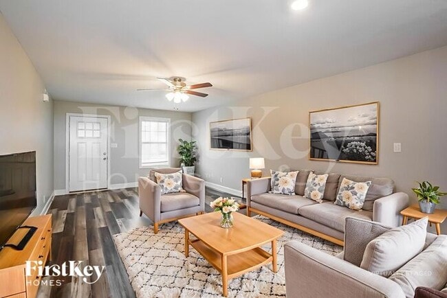 Building Photo - 305 Peterson Ln