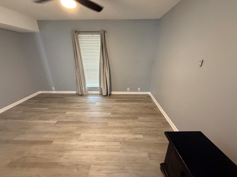 Building Photo - 3320 N Arnoult Rd