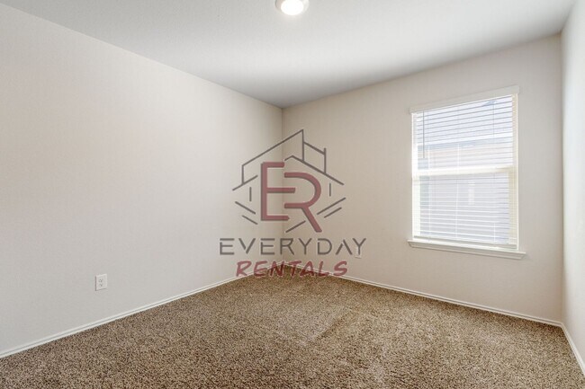 Building Photo - 3 bedroom 2 bath in Yowell Ranch