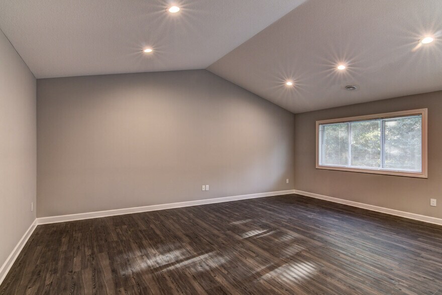 Building Photo - 1636 Charleston Dr