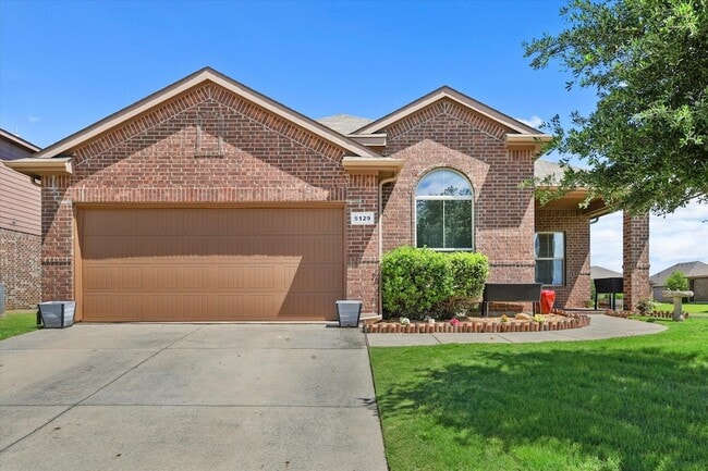 Building Photo - 5129 Meadow Ln