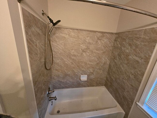 Building Photo - Beautiful 4 Bedroom 2 Bathroom East Baltimore Town Home