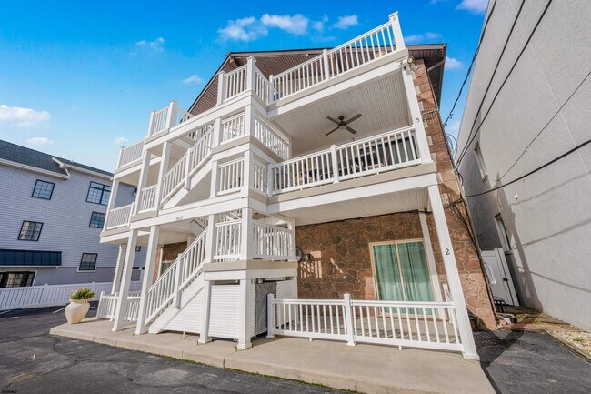 Building Photo - 9609 Pacific Ave