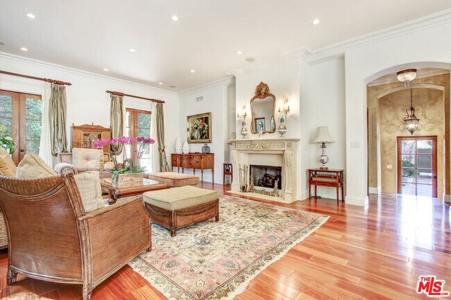 Building Photo - 725 Foothill Rd