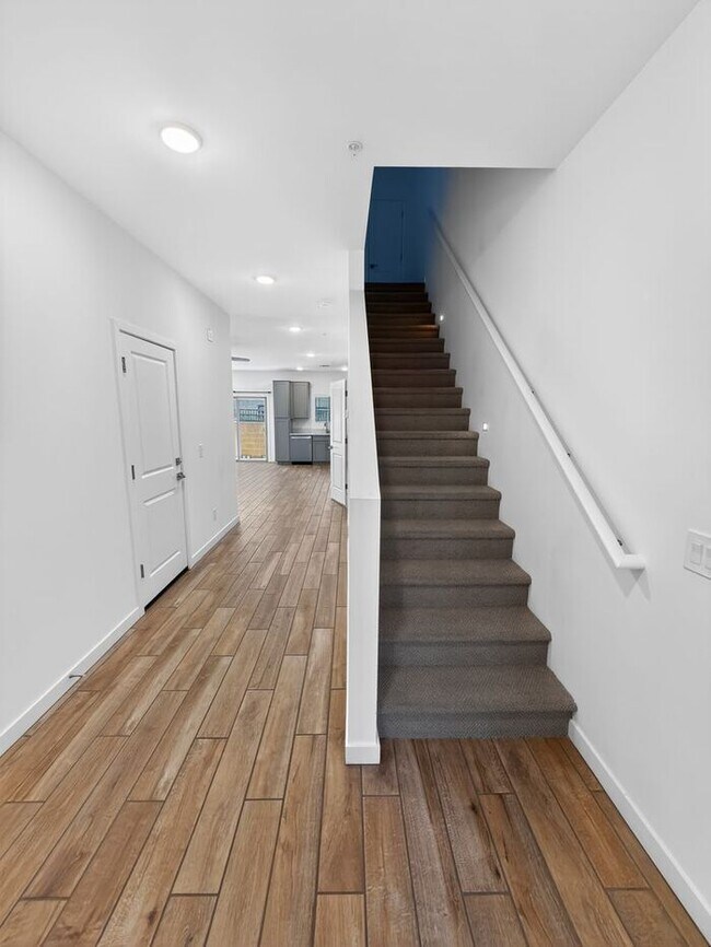 Building Photo - Stunning New 3Beds/2.5Bath Townhome in Phoenix, AZ!