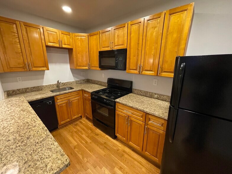 Building Photo - 119 Highland Ave