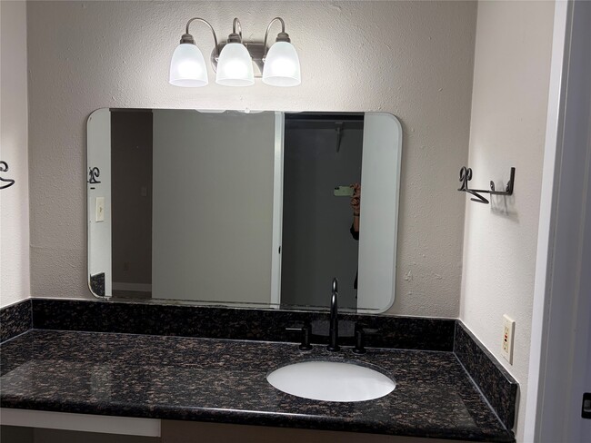 Building Photo - 14555 Wunderlich Dr