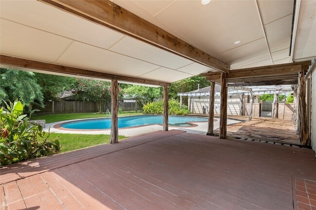 Building Photo - 8215 Winding Hill Ln
