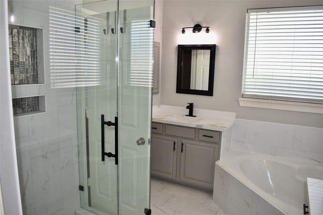 Building Photo - 21559 Kings Bend Dr