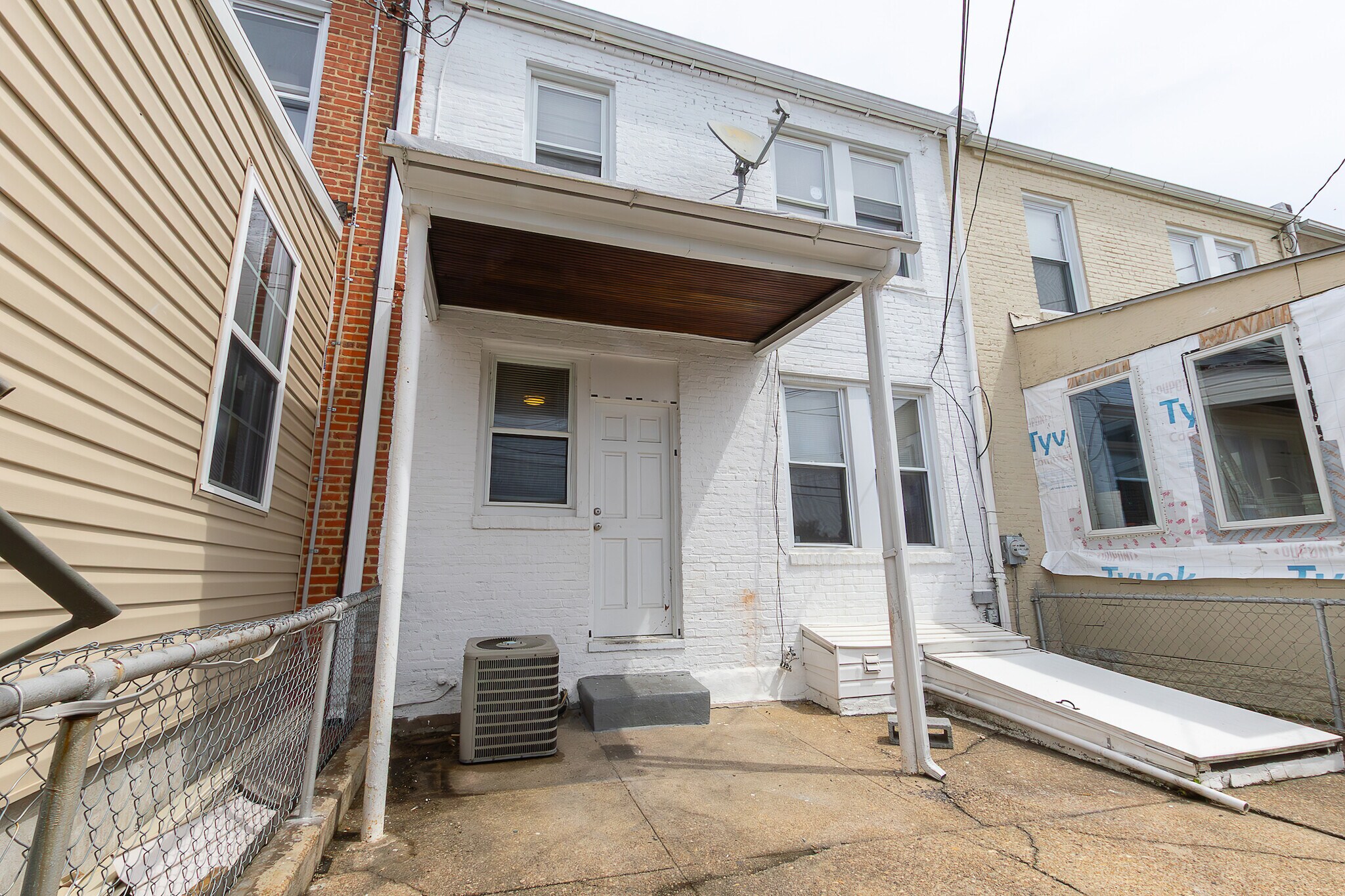 Building Photo - 3063 Mayfield Ave