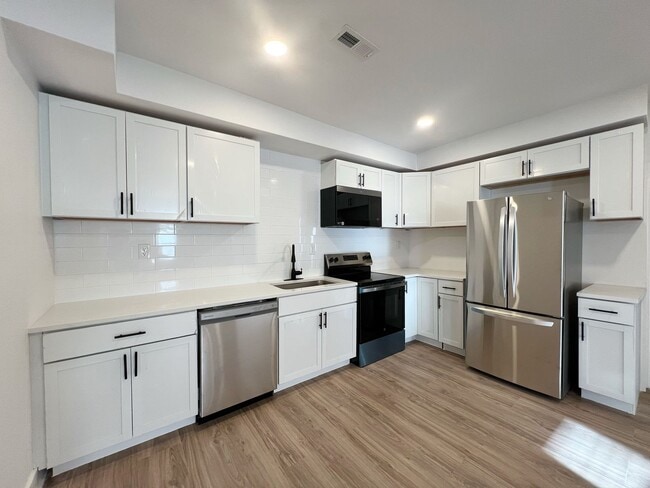 Building Photo - COMING SOON: Cozy 4-Bedroom Home in Kansas...