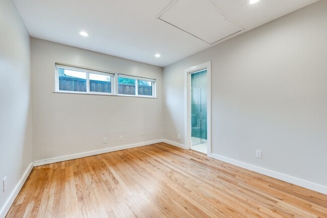 Building Photo - 524 N Manus Dr