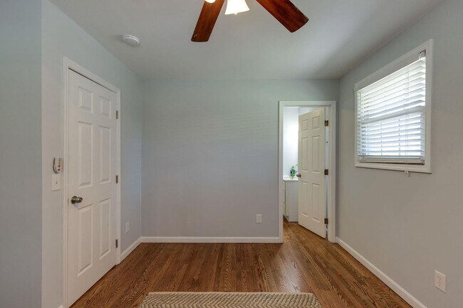 Building Photo - $2500/mo A newly remodeled 3 bedroom 2.5 B...