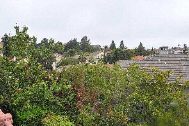 Building Photo - 4BR/3BA EXECUTIVE HOME IN EVER POPULAR RID...