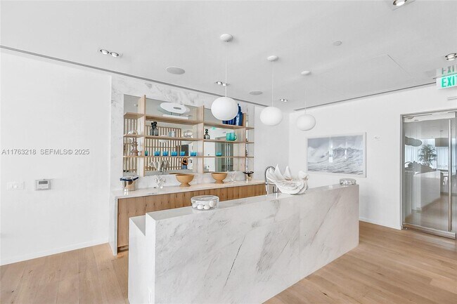 Building Photo - 401 N Birch Rd