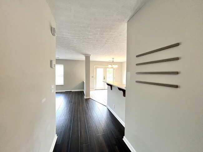 Building Photo - 4/2.5 Beautiful Nashville Craftsman in Nas...