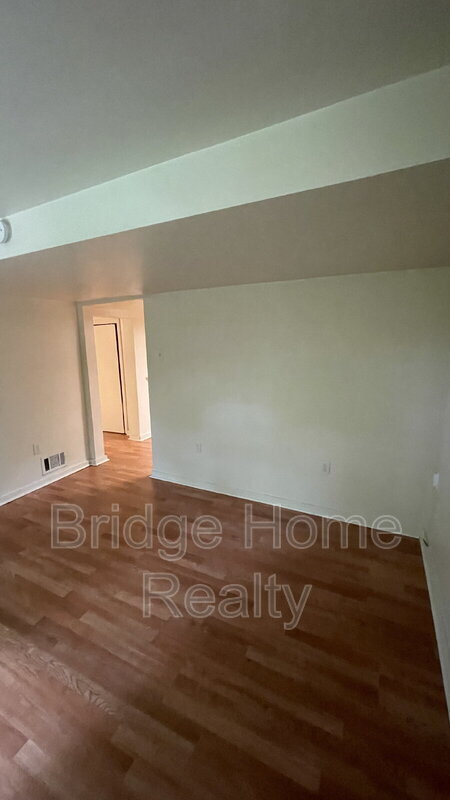 Building Photo - 3141 Beechwood Blvd