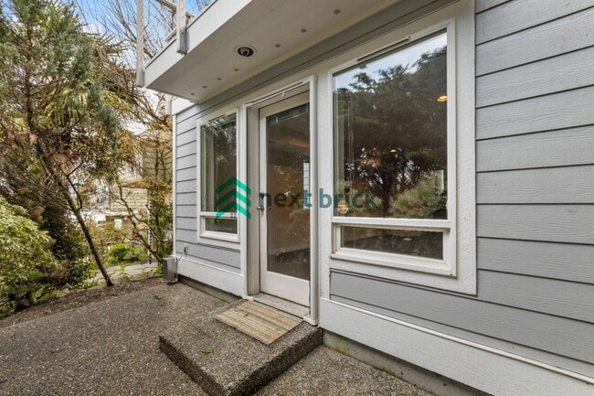 Building Photo - 3 BED & 3 BATH SINGLE FAMILY HOUSE FOR RENT