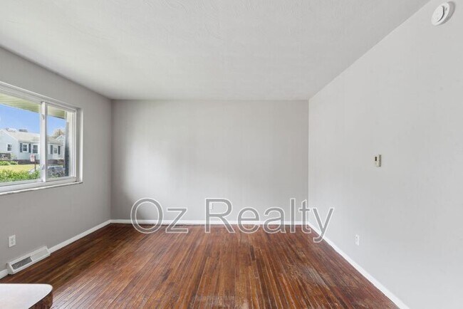 Building Photo - 4111 Parrakeet Ave