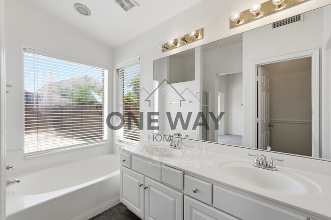 Building Photo - 4622 E Summerhaven Dr