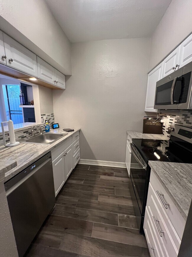 Building Photo - 1201 McDuffie St